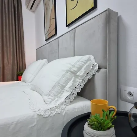 Party For Big Groups * تيرانا