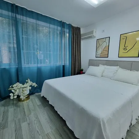 Party For Big Groups * تيرانا