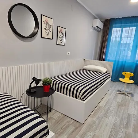 Party For Big Groups * 地拉那