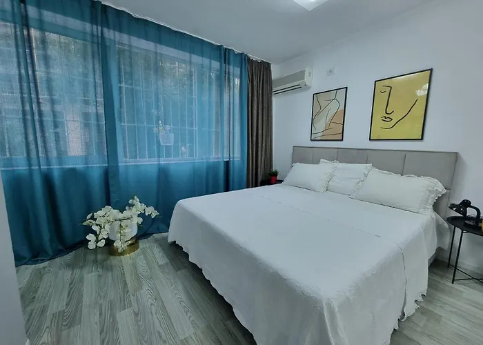 Party For Big Groups * 地拉那